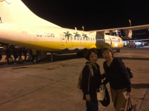 母とタケちゃん（通称）。この飛行機で行きました。