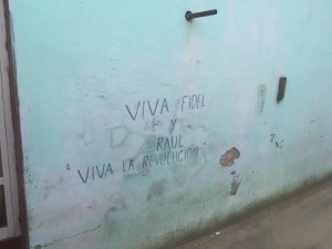 Viva Fidel y Raul, Viva La Revolución ここまでテキトーな殴り書きだと、逆に愛を感じます。
