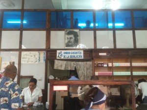 グアンタナモの町の薬局。